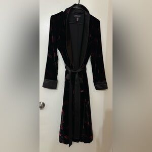Victoria's Secret Black Floral Print Velvet Long Satin Lined Robe Size Small